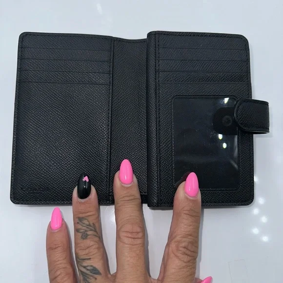 Coach - Picture 8 of 9